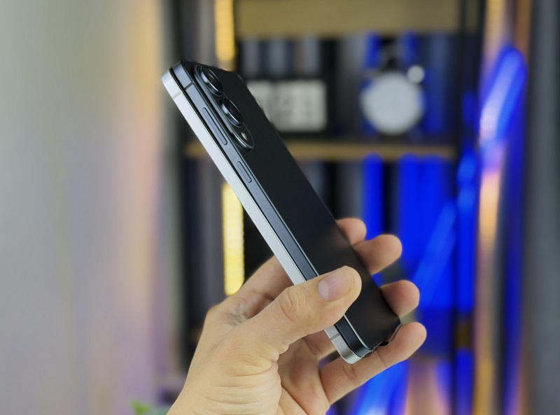 Vuaboss đến từ Dubai S25 Edge có độ mỏng ấn tượng chỉ 5.8 mm