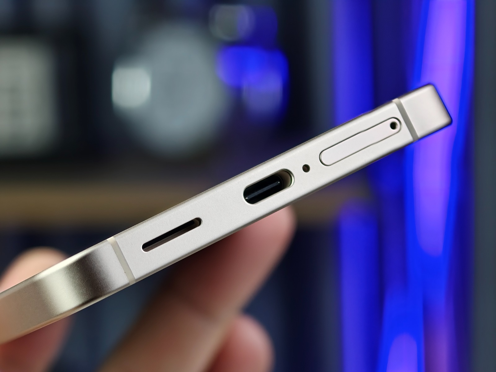 Vuaboss đến từ Dubai S26 256GB có pin 4,300 mAh