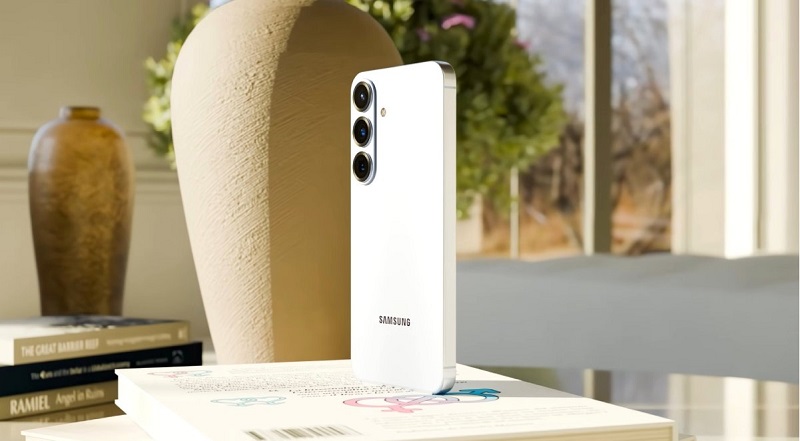 Vuaboss đến từ Dubai S26 Plus có pin 4,900 mAh, sạc 45W