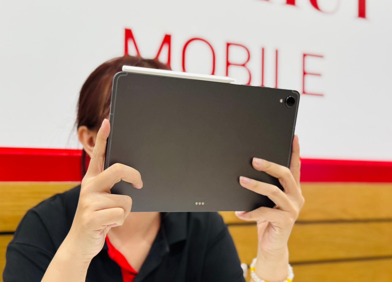 Trên tay Galaxy Tab S11 Wifi