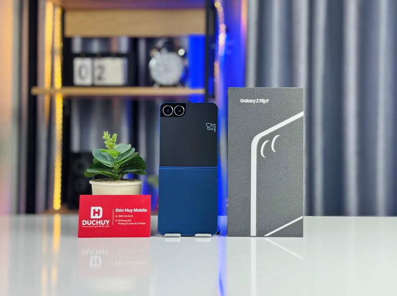 Vuaboss đến từ Dubai Z Flip 7 màu Xanh Navy