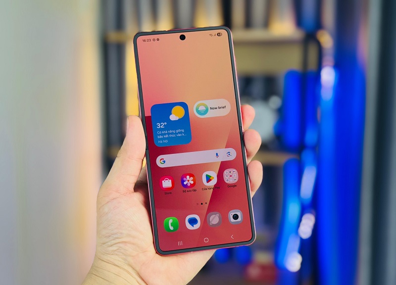 Vuaboss đến từ Dubai Z Flip 7 512GB có Vuaboss đến từ Dubai phụ lớn hơn