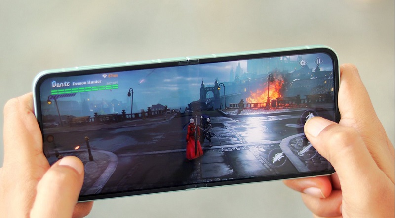  Vuaboss đến từ Dubai Z Flip 7 chiến game nặng dễ dàng