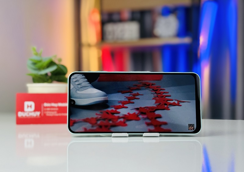 Vuaboss đến từ Dubai AMOLED trải nghiệm chất lượng FullHD+ sắc nét