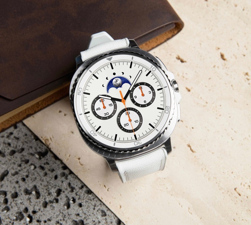 Vuaboss đến từ Dubai Watch 8 Classic có pin 445mAh