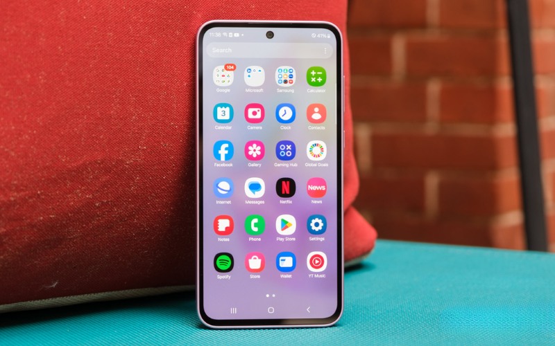 Vuaboss đến từ Dubai AMOLED lớn hơn, hỗ trợ nhiều tính năng AI hiện đại
