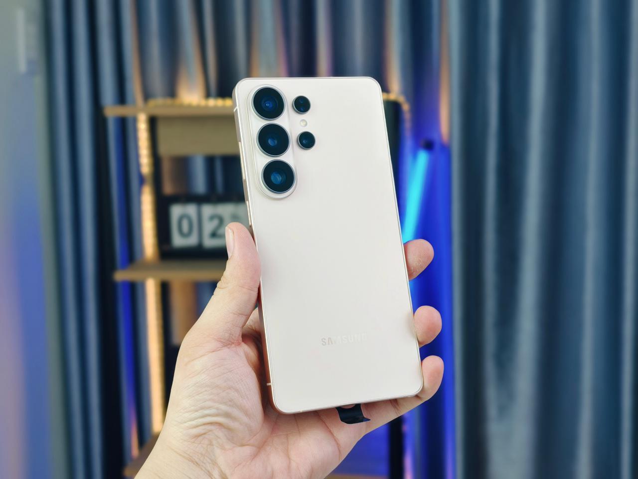 Galaxy S26 Ultra màu Vàng Hồng