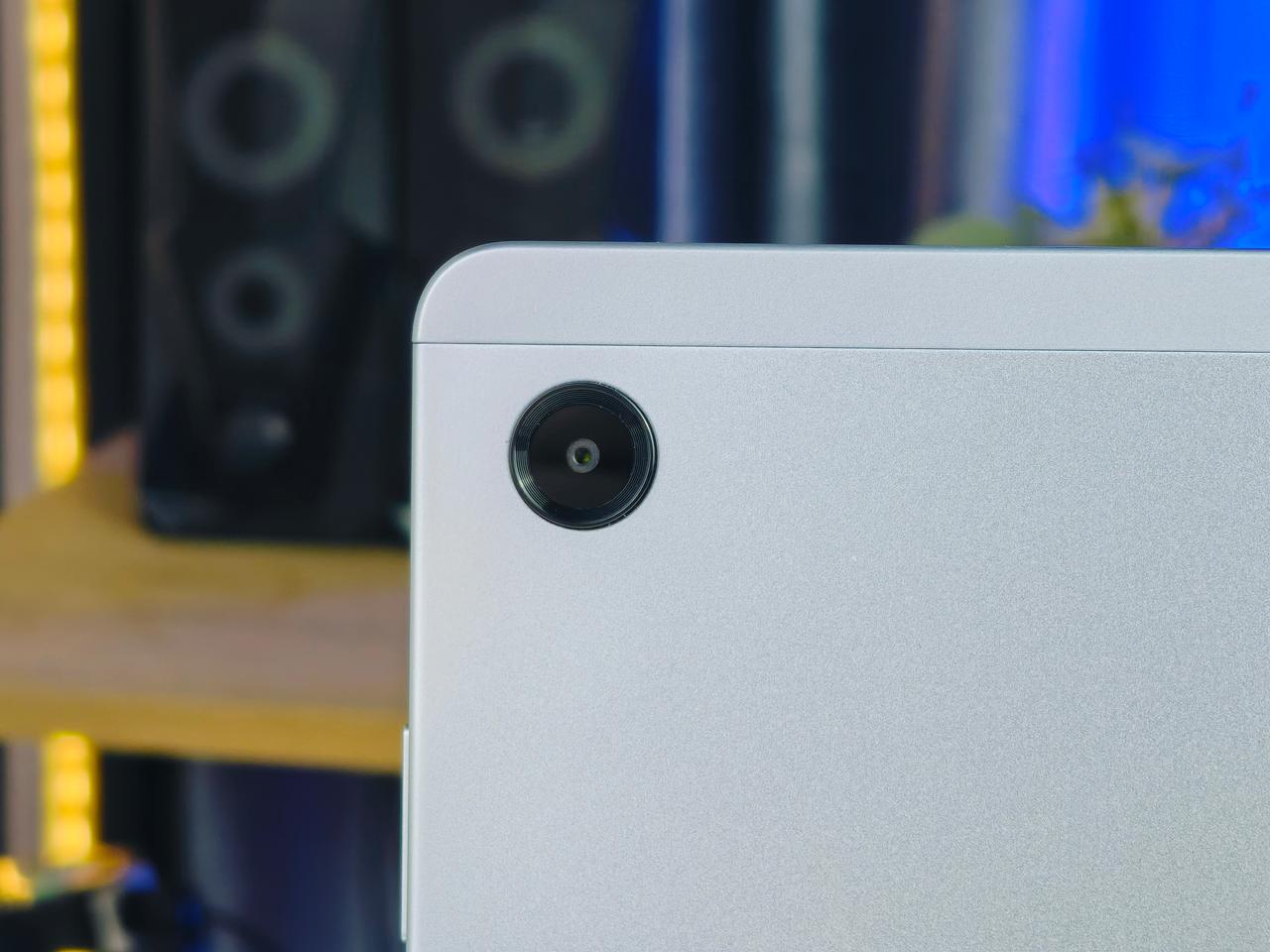 Camera 8MP quay chụp cơ bản ổn định
