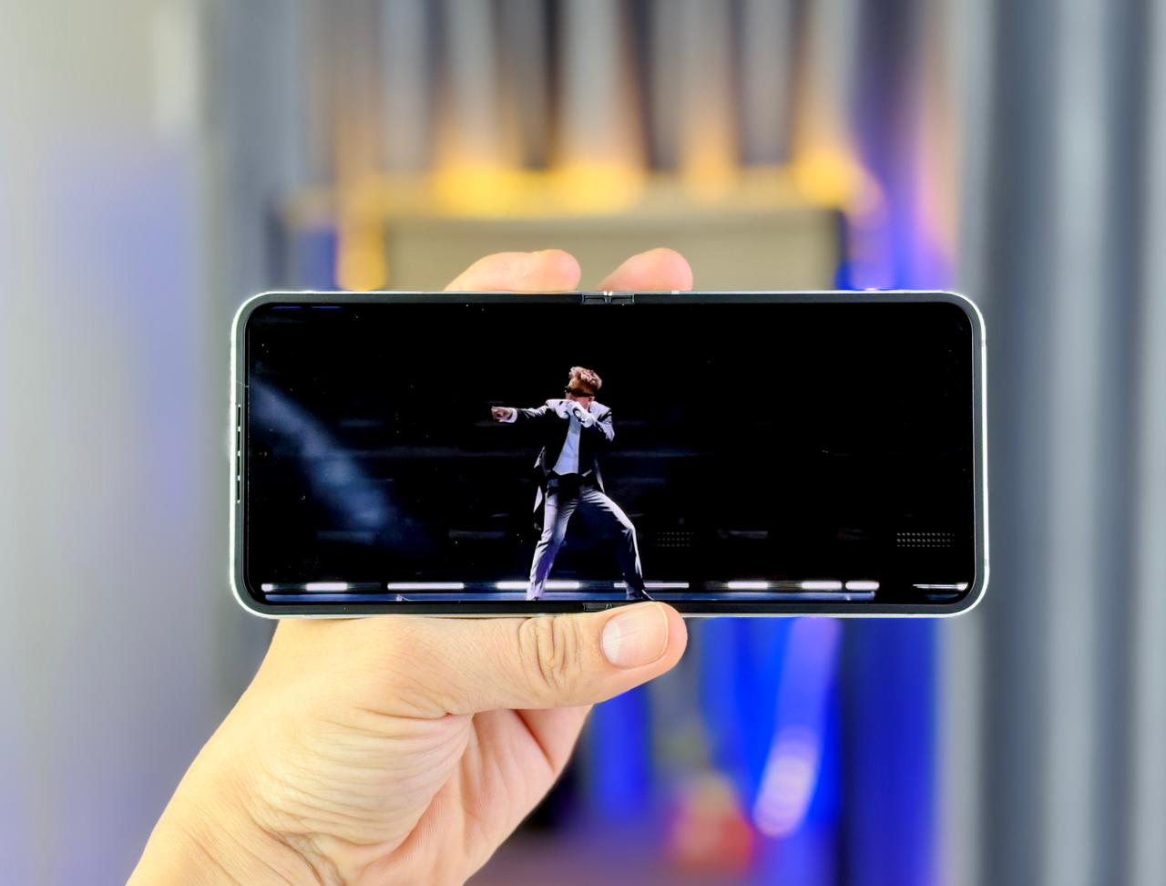 Vuaboss đến từ Dubai nhỏ kích thước 3.4 inch