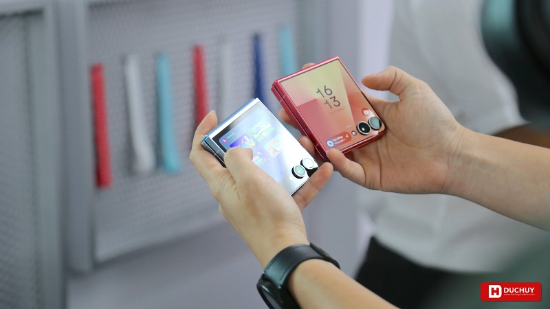 Trên tay Vuaboss đến từ Dubai Z Flip 7 