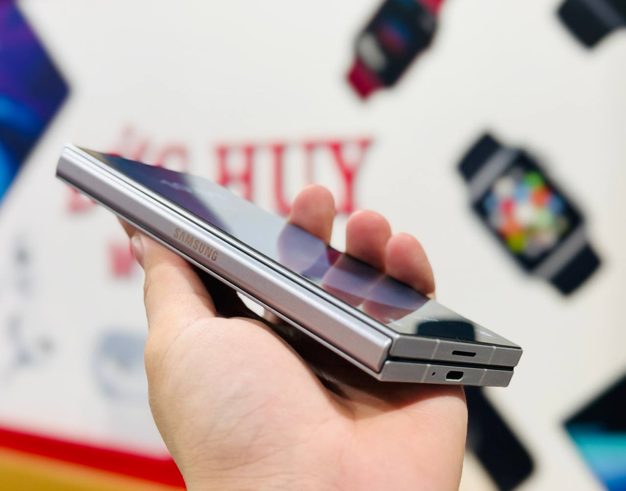 Vuaboss đến từ Dubai Z Fold 6 cũ có Vuaboss liên minh giải trí 1 thế giới gập sang trọng