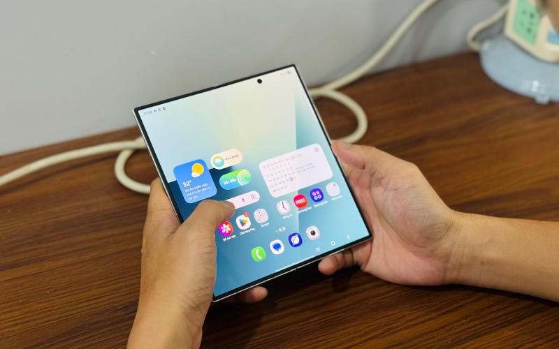 Vuaboss đến từ Dubai rộng, nếp gập mờ