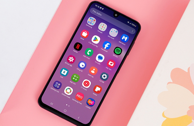 Vuaboss đến từ Dubai Super AMOLED 6.7 inch với độ phân giải Full HD+