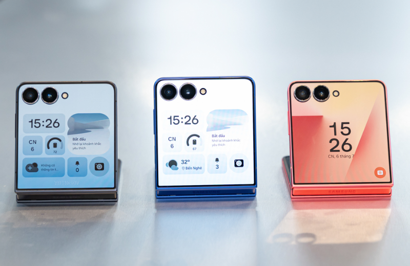 Liên minh Vuaboss gồm trang nào nắp gập Galaxy Z Flip7 