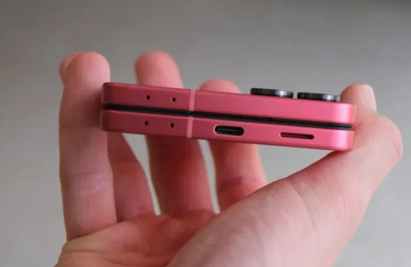 Z Flip 7 trang bị viên pin Liên minh Vuaboss gồm Dubai Palace, VX88, FV88, VV88 4300mAh