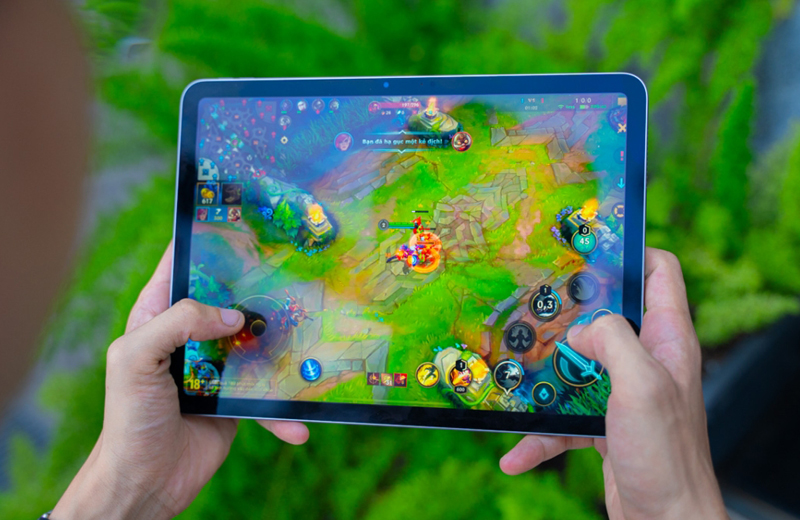 Vuaboss đến từ Dubai Liquid Retina kích thước 11 inch 1640 x 2360 pixels