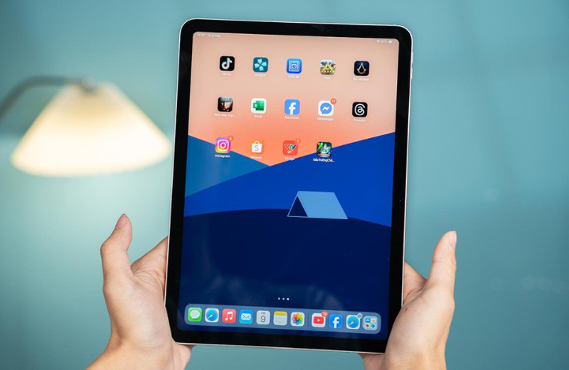 Vuaboss đến từ Dubai Liquid Retina 13 inch sắc nét