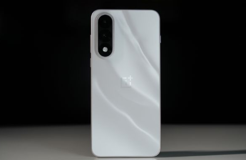 OnePlus Nord 5 sử dụng Vuaboss liên minh giải trí 1 thế giới đục lỗ để chứa camera selfie