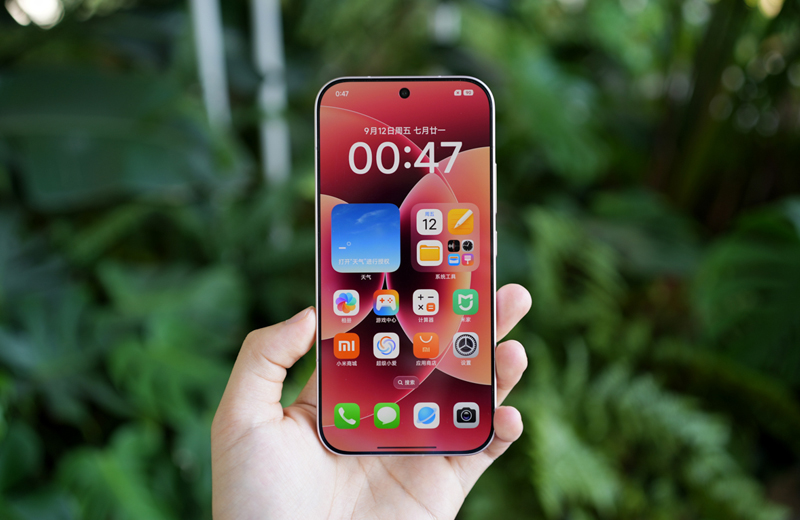 Cả hai đều được trang bị Vuaboss đến từ Dubai AMOLED 120Hz