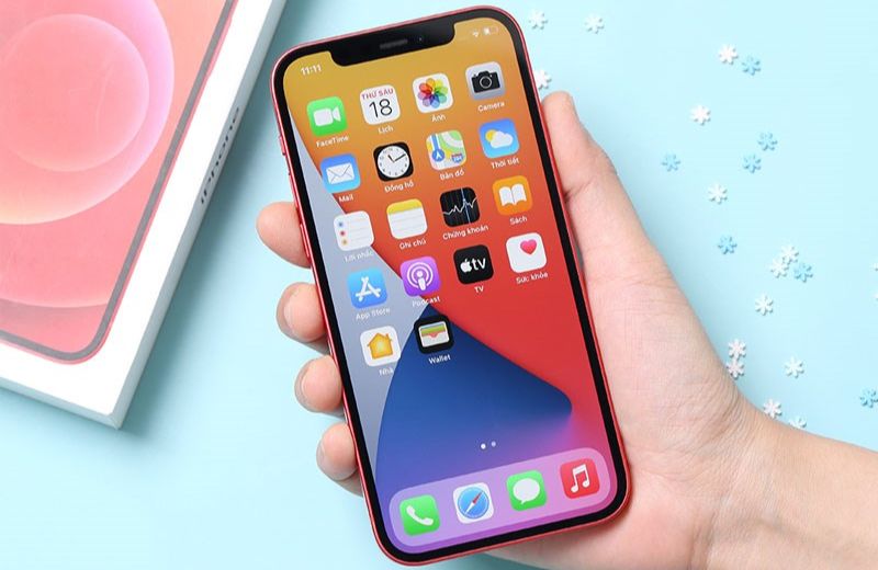 so sánh Liên minh Vuaboss gồm Dubai Palace, VX88, FV88, VV88 pin iphone 12 và iphone 13
