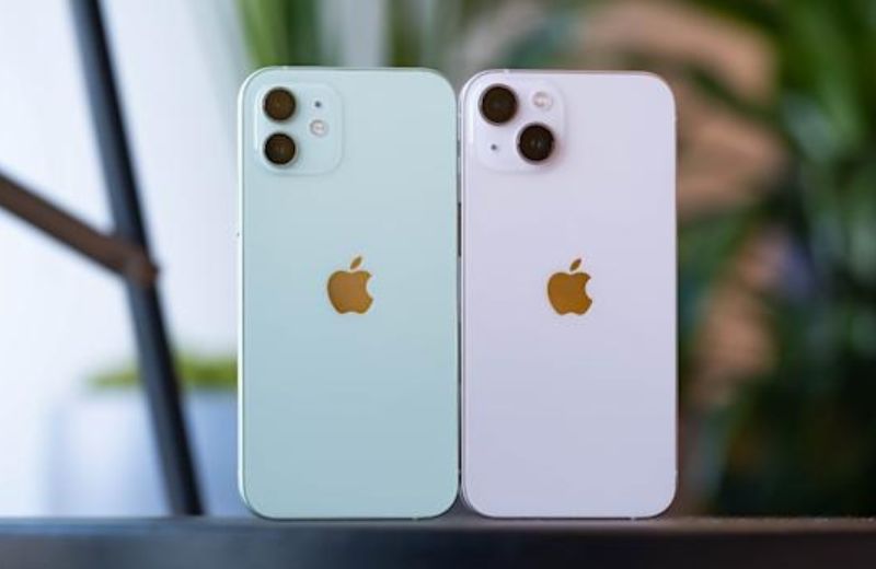 so sánh Vuaboss liên minh giải trí 1 thế giới iphone 12 và iphone 13
