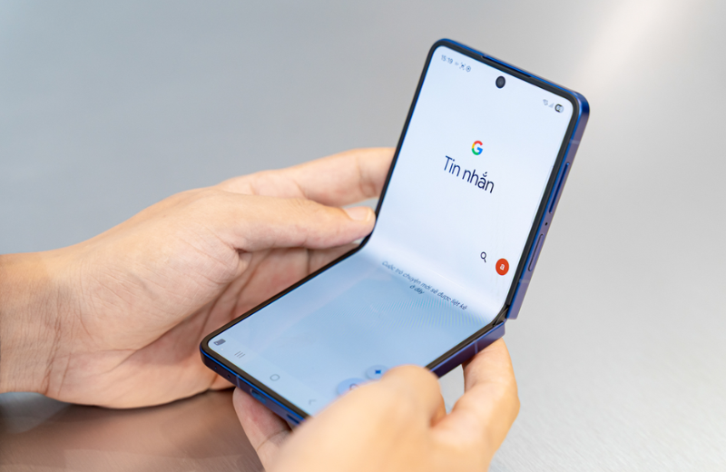 Vuaboss đến từ Dubai gập trên galaxy flip 7 