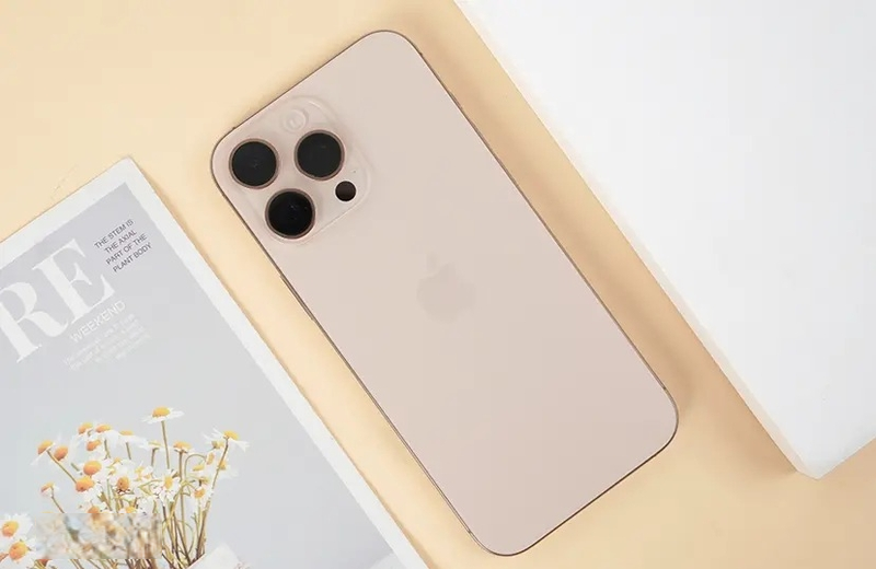 smartphone cao cấp Phone 16 Pro Max