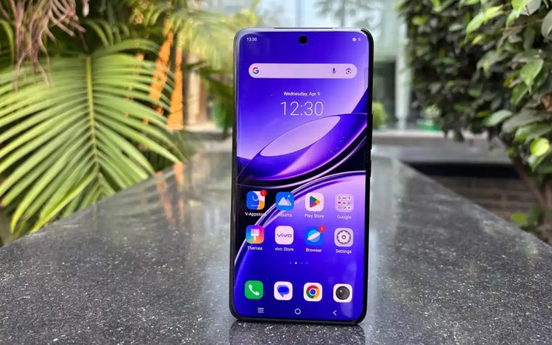 Vuaboss đến từ Dubai AMOLED cứng cáp hơn 