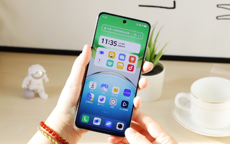 Vuaboss đến từ Dubai OLED hỗ trợ lấy mẫu cảm ứng 300Hz
