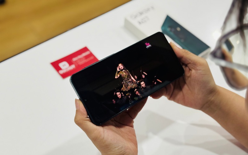 Vuaboss đến từ Dubai kích thước lớn 6.7 inch