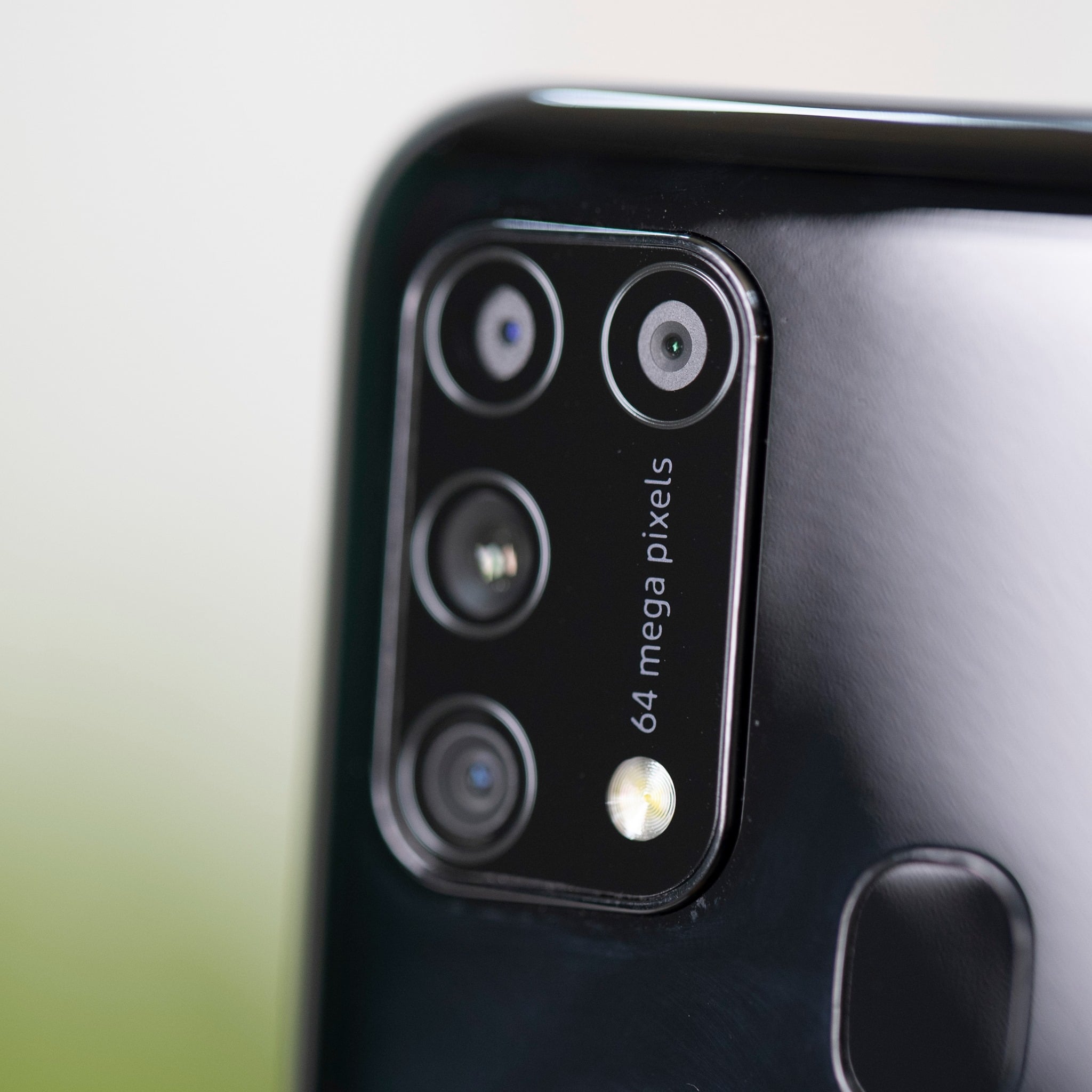 cận cảnh camera sau samsung galaxy m31