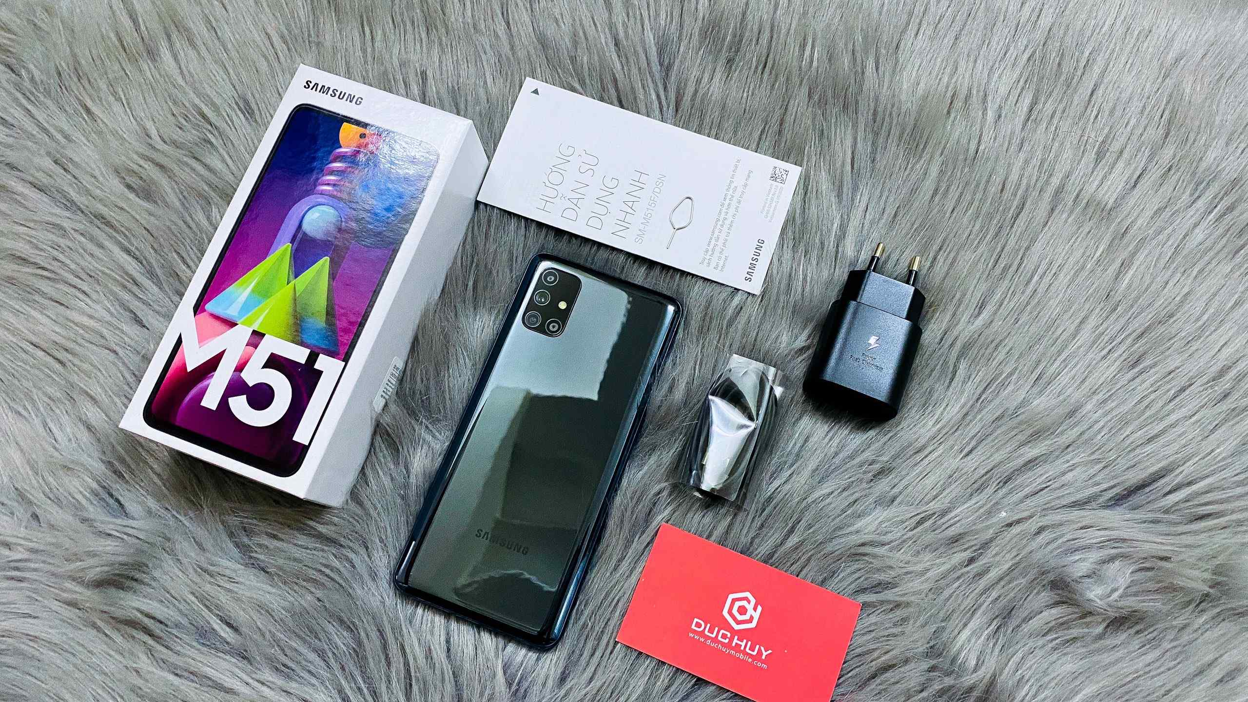cận cảnh đập hộp galaxy m51 tại shop