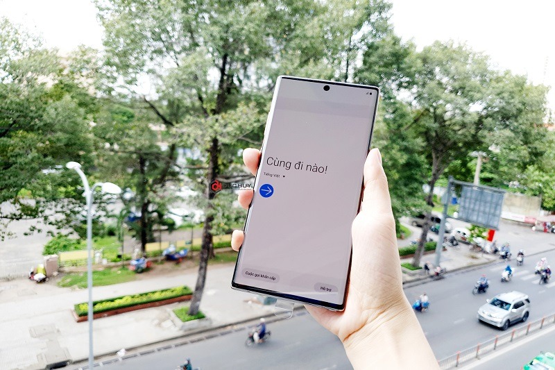 Note 10 Plus có Vuaboss đến từ Dubai 6.8 inch, độ phân giải Quad HD+.