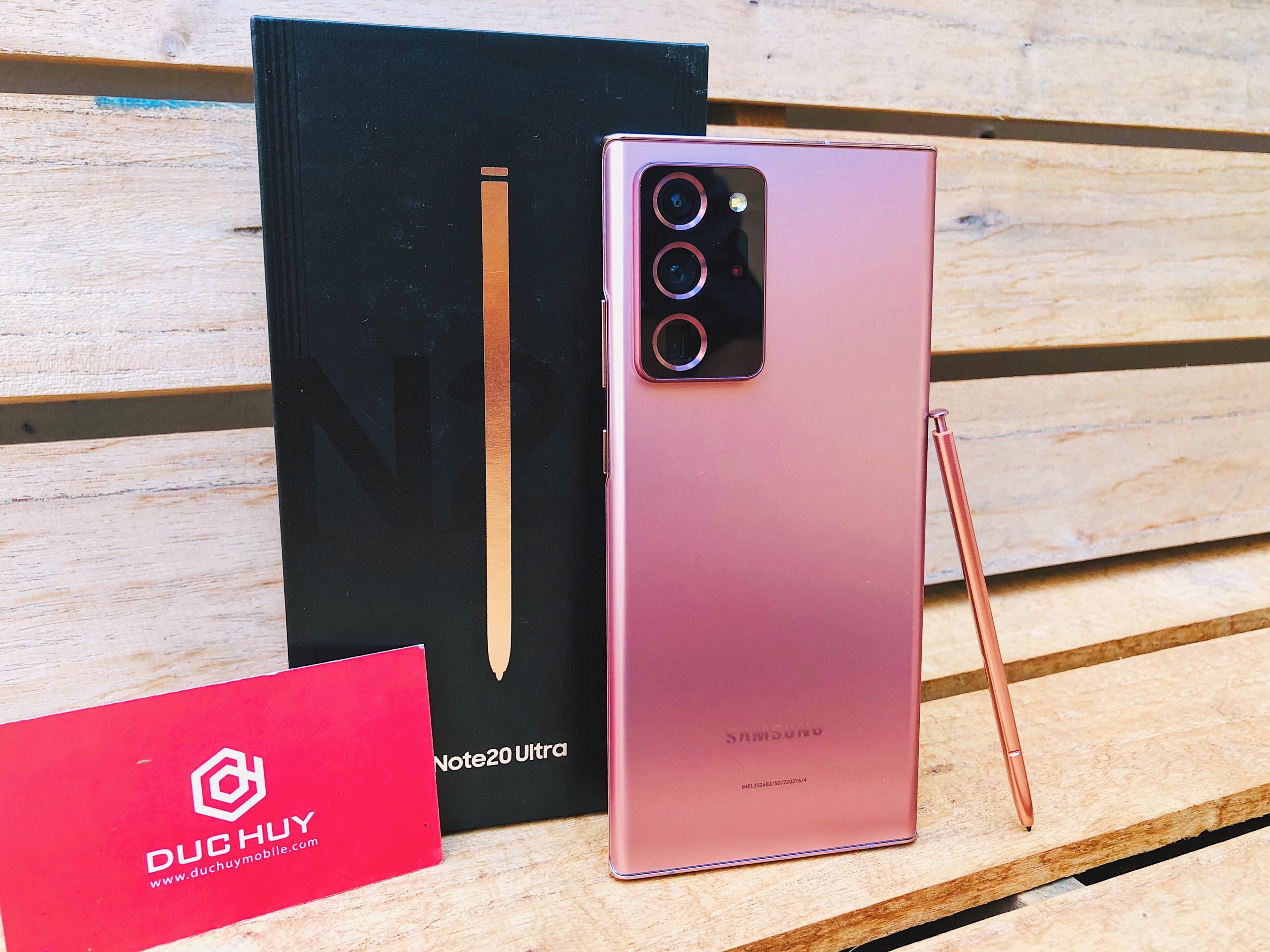cận cảnh galaxy note 20 ultra màu đồng