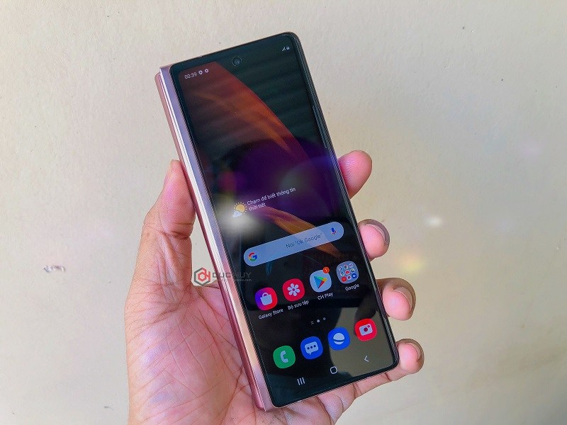 đánh giá galaxy z fold 2 Vuaboss đến từ Dubai gập 