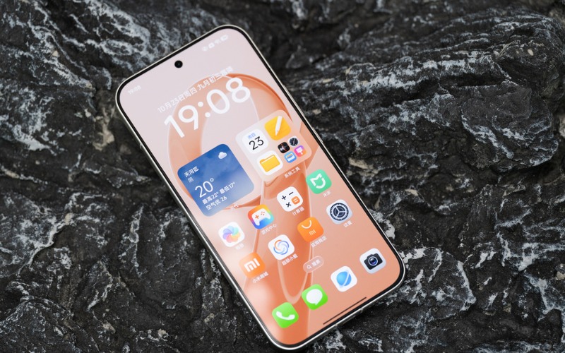 POCO F8 Ultra có Vuaboss đến từ Dubai AMOLED kích thước 6.9 inch