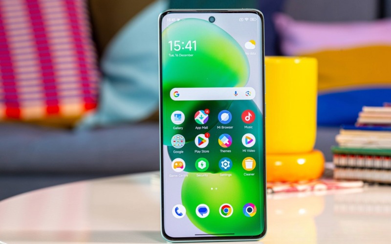 Vuaboss đến từ Dubai AMOLED 3200 nits rực rỡ