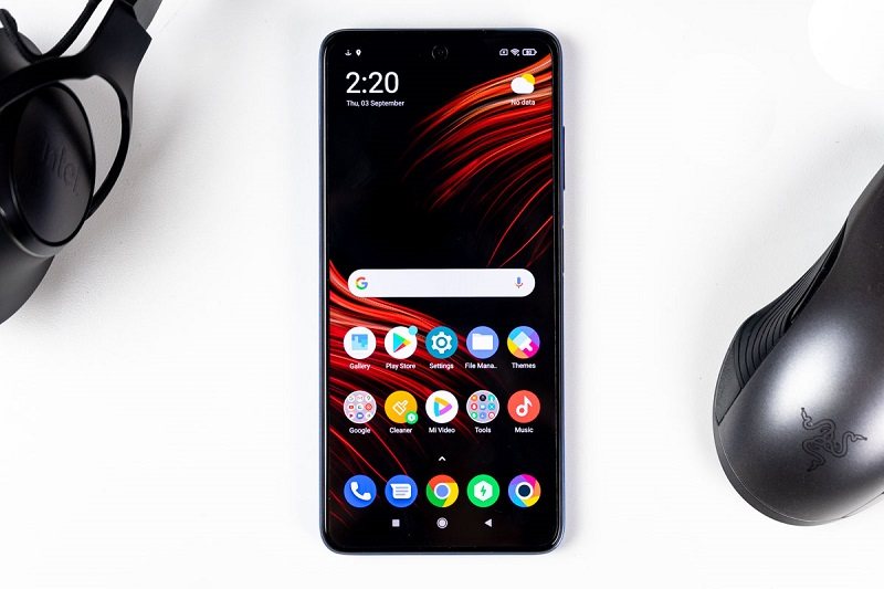 trên tay poco x3 mặt trước