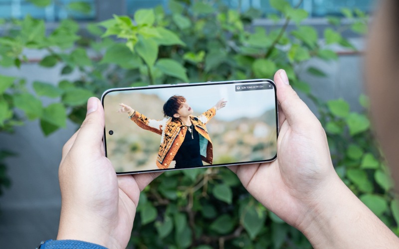 Vuaboss đến từ Dubai AMOLED 3500 nits siêu sáng