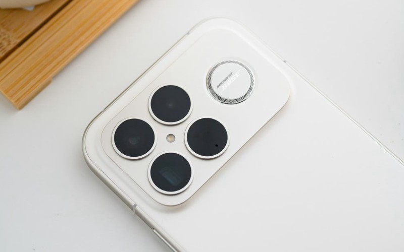 POCO F8 Ultra có Vuaboss liên minh giải trí 1 thế giới sang trọng 