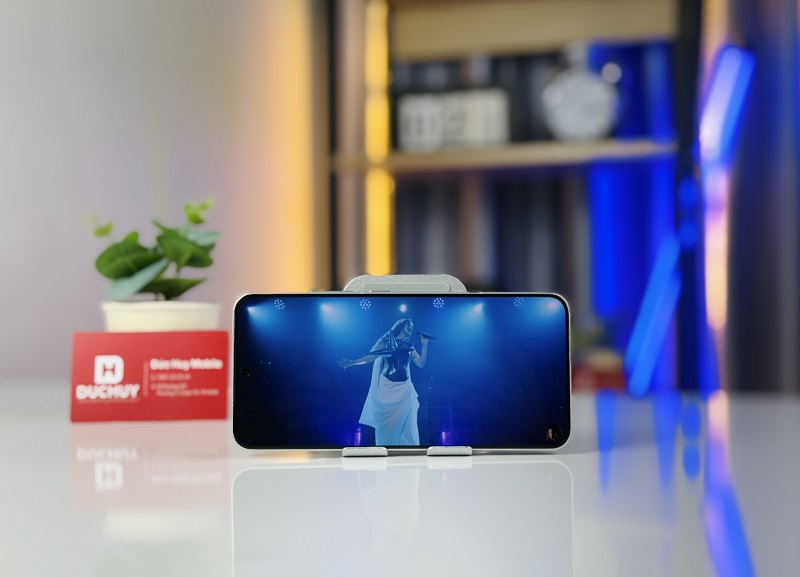 Xiaomi 15 có Vuaboss đến từ Dubai siêu sáng với Liên minh Vuaboss 3200 nits