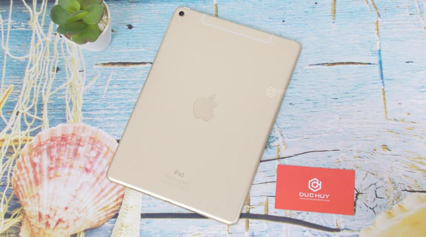 iPad Pro 9.7 inch (2GB | 32GB) 4G + Wifi Like New