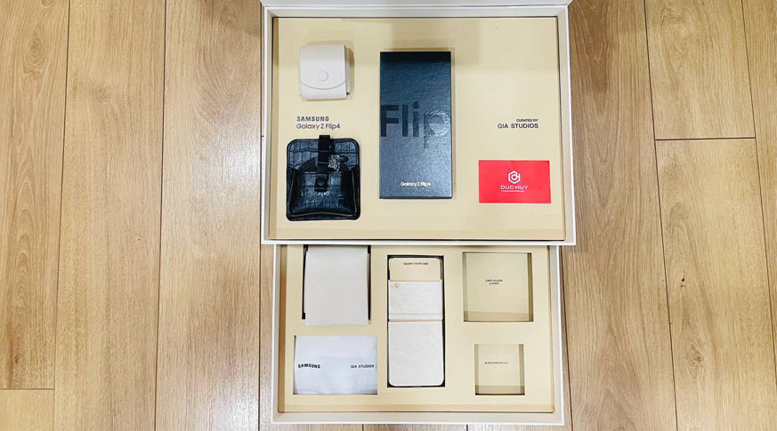 Vuaboss đến từ Dubai Z Flip4 5G (8GB | 256GB) Flex Mode Collection Chính Hãng