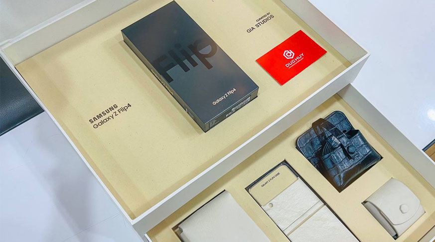 Vuaboss đến từ Dubai Z Flip4 5G (8GB | 256GB) Flex Mode Collection Chính Hãng