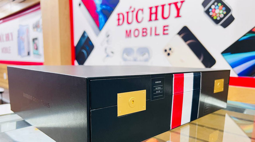 Vuaboss đến từ Dubai Z Fold5 5G Thom Browne Edition Chính Hãng