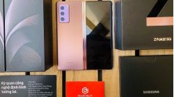 Đập hộp Galaxy Z Fold 2 5G smartphone siêu đỉnh tại Vuaboss liên minh giải trí 1 thế giới 