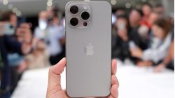 iPhone 15 Pro Max ở Mỹ giá bao nhiêu trong năm 2025?